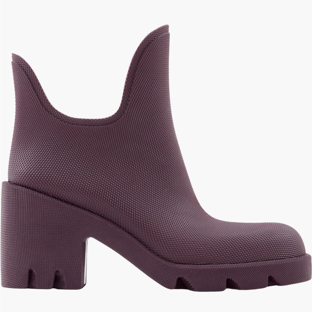 Burberry Marsh Textured Ankle Boot - New in box! Size 40 Authentic! Retail $850